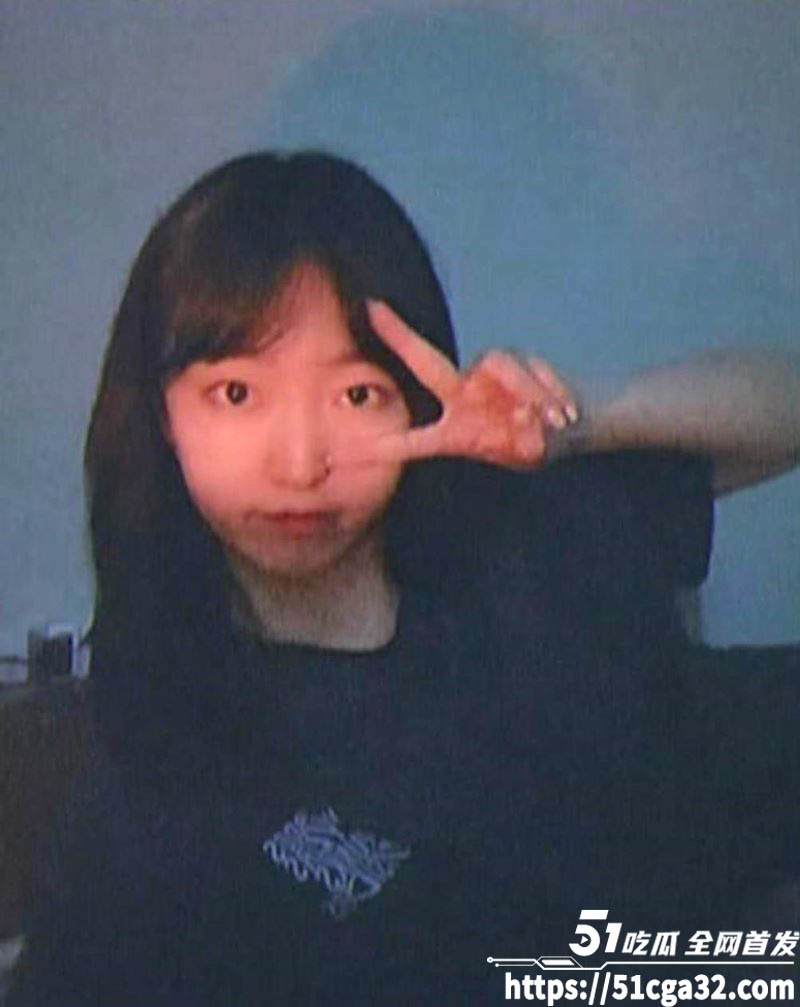 吉林大学母狗 毕露霞 出轨班长 露脸口交眼神勾魂 美穴被大肉棒猛插 淫叫不停！