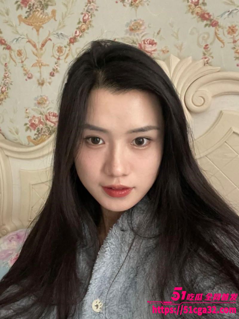 青岛已婚小少妇 林昕怡 酒店调教视频曝光 被金主骑乘口爆 扇臀玩穴调教 淫靡不堪！