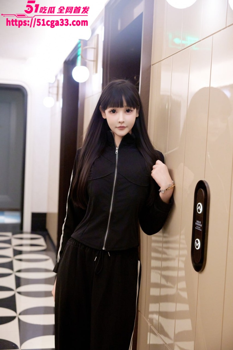 超高颜值新人模特 智恩BABY 极品身材火辣性感 白嫩巨乳汹涌澎湃 拍摄风格酷似朱可儿！