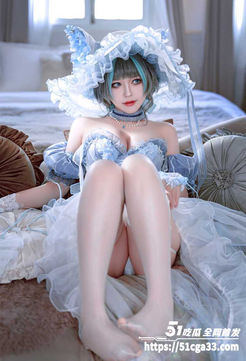 COS界知名女神 半半子 大尺度写真 绝美颜值身材火辣 各种制服轮番上阵 巨乳肥臀让人性欲飙升！