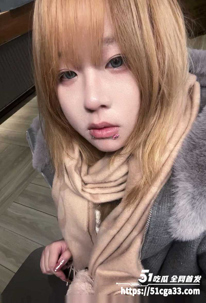 秦皇岛叛逆小妹 素素 性爱视频泄露 天然大奶性感肥臀身材火辣 炮友乳钉调教 露脸口交玩奶嗨翻天！