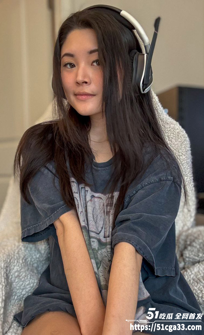 绝美少妇全裸上阵 双指插穴自慰视频流出 黑丝大长腿性感撩人 挑逗眼极具风骚 ！