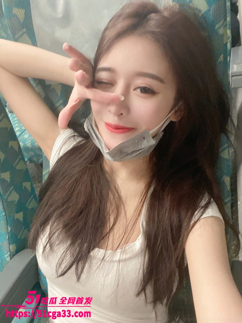 OnlyFans台湾高颜值网红 謝侑芯 大尺度私密照曝光 花样内衣挨个展示 完美身材释放挨操信号！