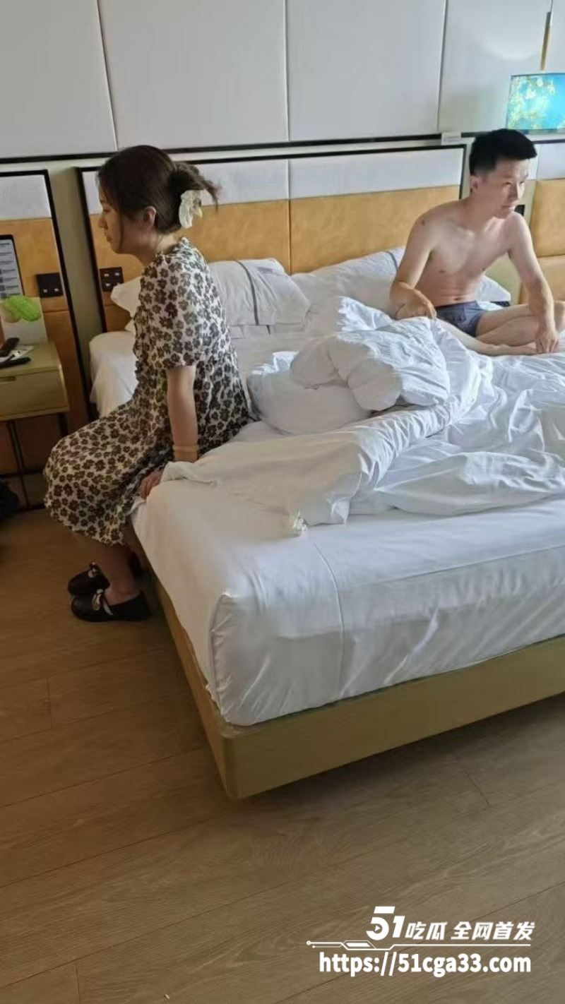 找群里兄弟一起捉奸！绿帽男花了50万彩礼娶的老婆 没几天就出轨被抓！