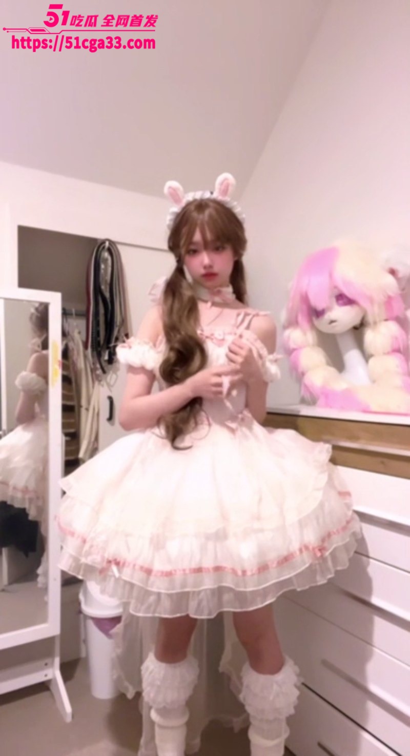 高颜值樱花女孩 麒麟妹 穿制服掰穴自慰 白嫩胴体诱人无比 淫骚蜜穴粉嫩紧致！