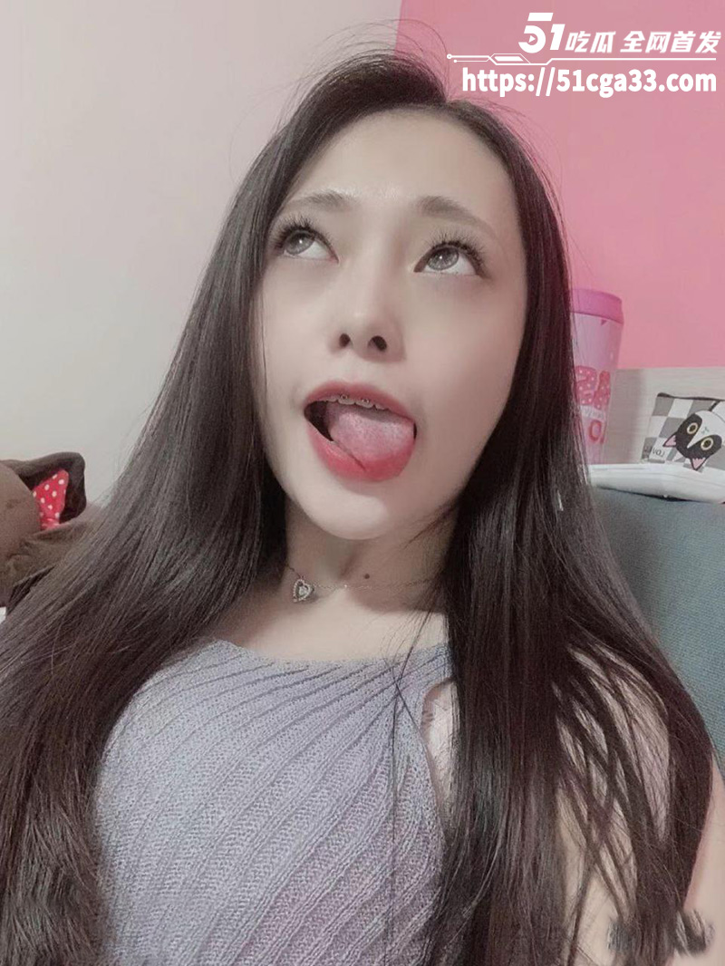 高颜值反差女大学生 发骚自拍视频流出 娇柔身躯雪白美乳性感尤物 双指插嘴自慰骚穴！