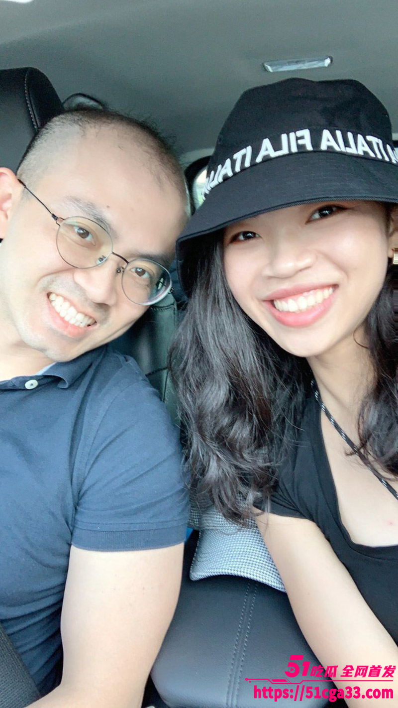 21岁热爱旅游的女部落客 大尺度性爱视频流出 仆装乳交口交 完美体态女上位做爱 特写抽插内射！