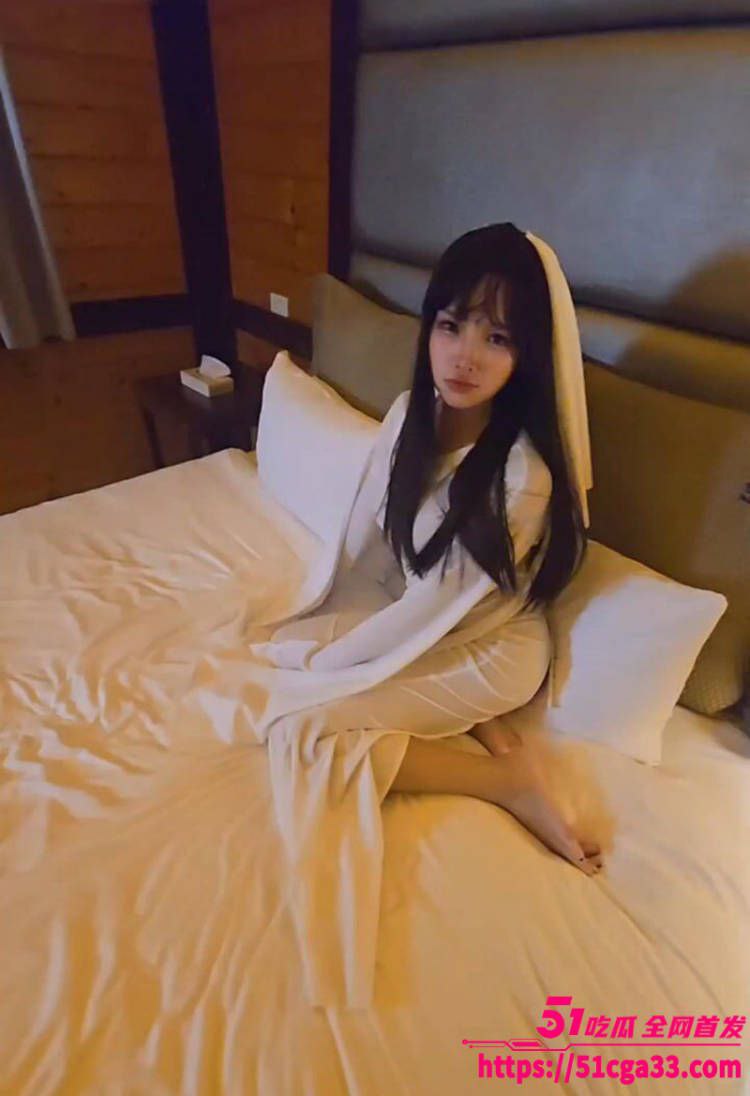 COS界知名福利姬 慕慕Momo 幽灵娘装扮性爱视频流出 极品嫩穴被道具尽情玩弄 深喉口交表情淫荡！