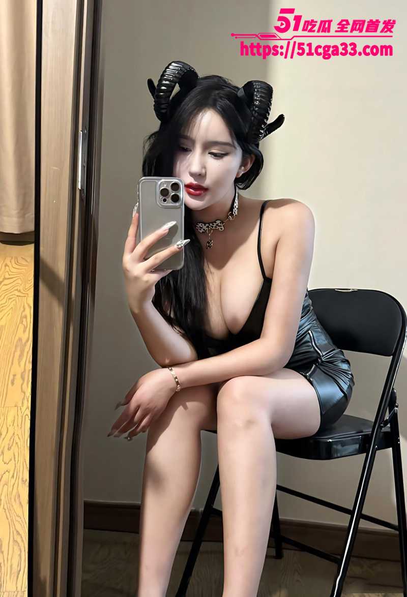 抖音网红 小圆子 大尺度福利视频流出 巨乳蜜桃臀完美梨型身材 情趣内衣秀尺度拉满 性感曲线超诱人！