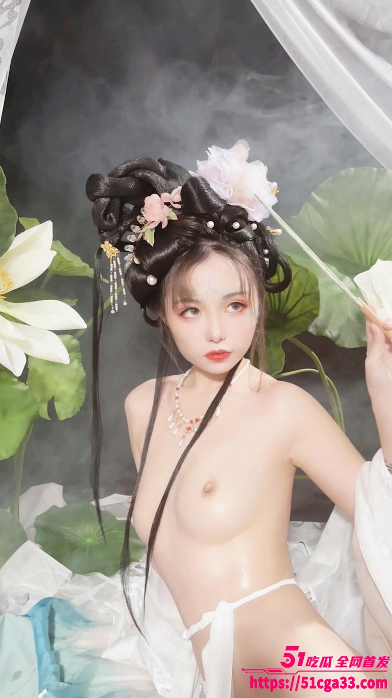 古装风反差萝莉 爆机少女喵小吉 大尺度写真泄密 香肩玉背曲线曼妙 全裸自拍惊艳全场！