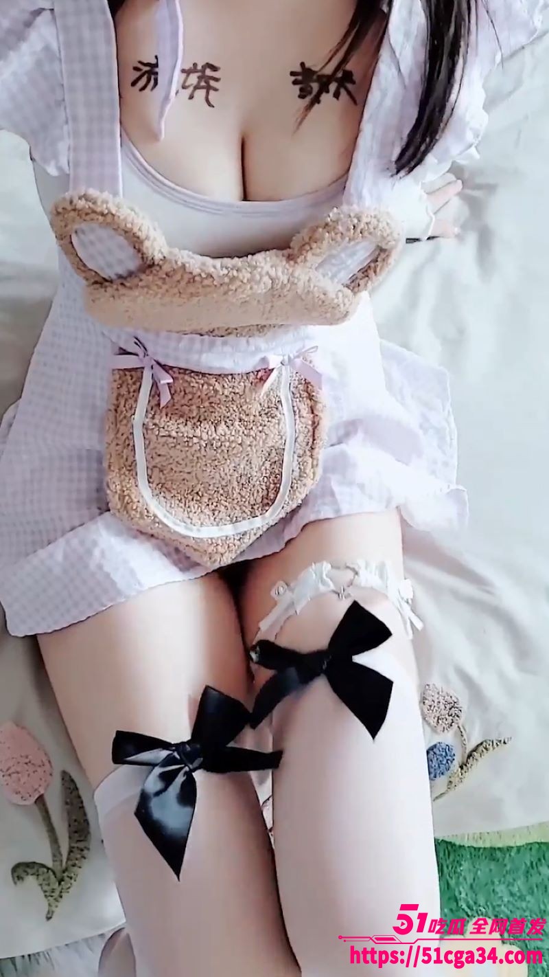 极品巨乳女神小迷妹定制自慰视频 4