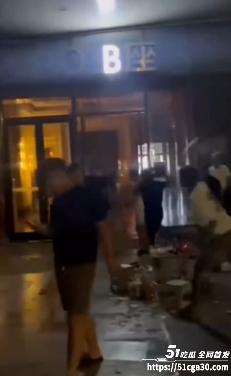 快手网红小乔妹妹被酒瓶爆头08