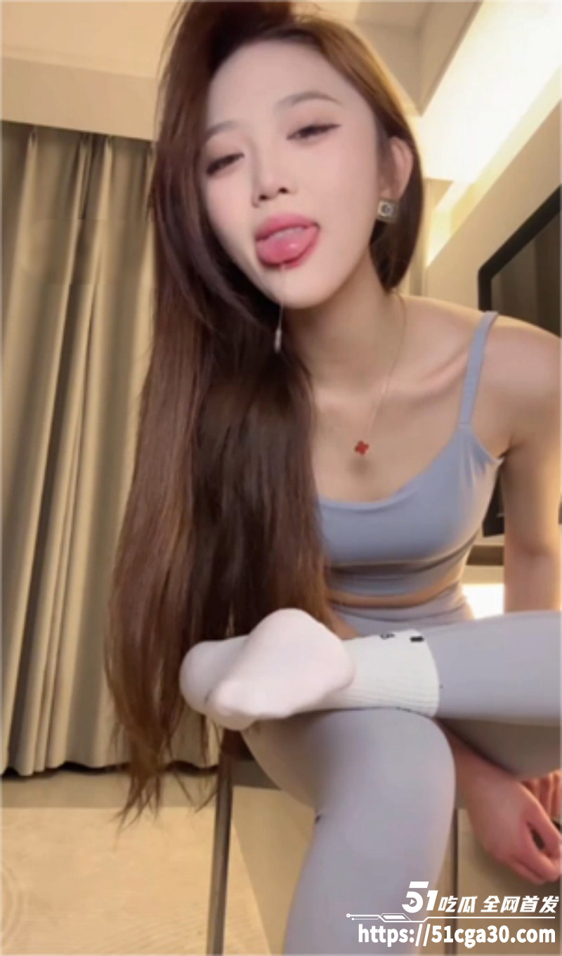 调教女王车模伊唾液滴足淫语挑逗05