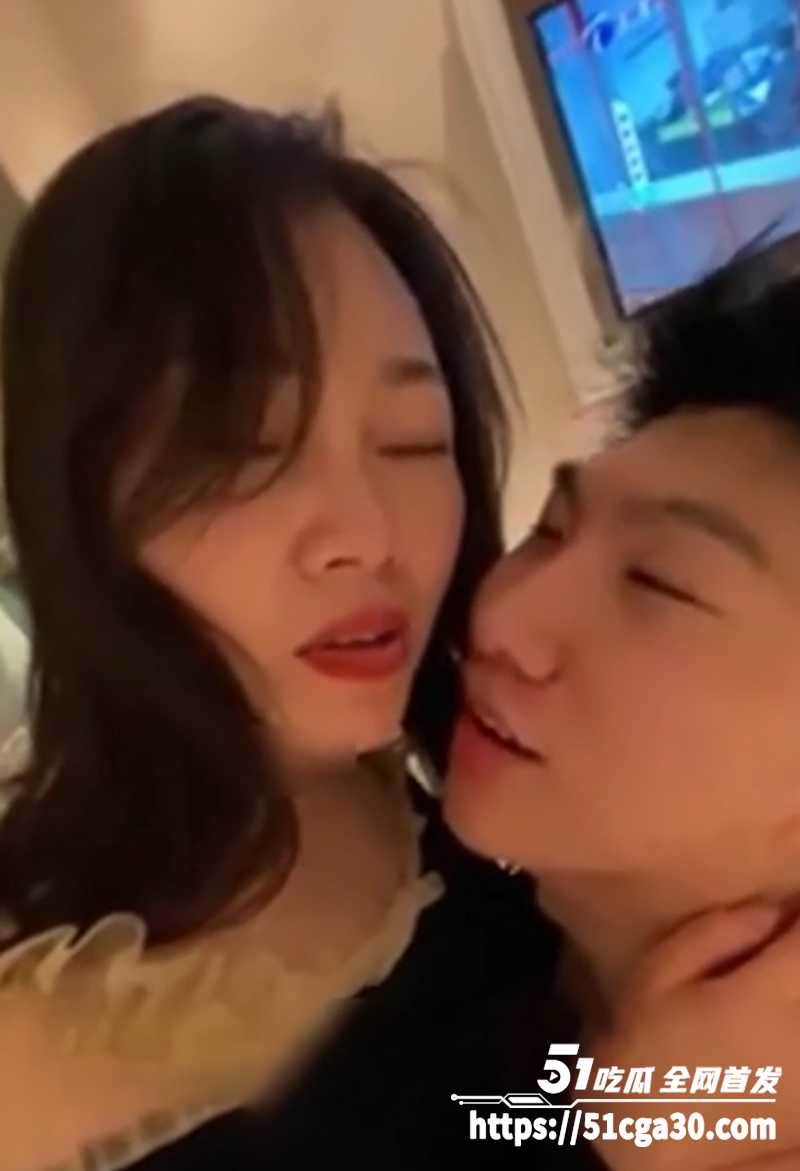 公务员少妇蓝姨约炮小鲜肉不雅视频曝光4拷贝