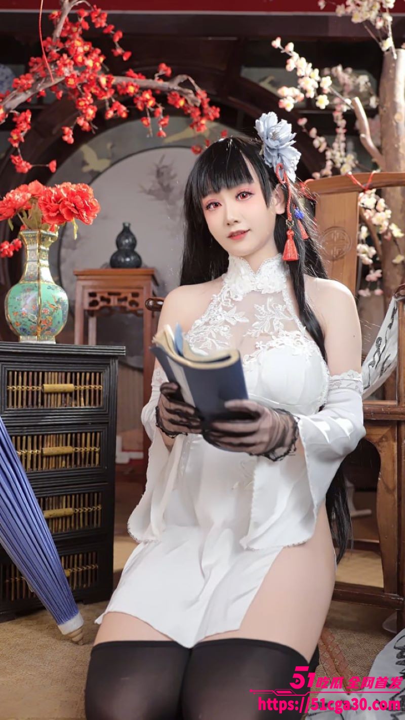 童颜巨乳福利姬 阿雪雪 逸仙旗袍写真 雪白双峰诱人无比 雾气中身姿更显妩媚！