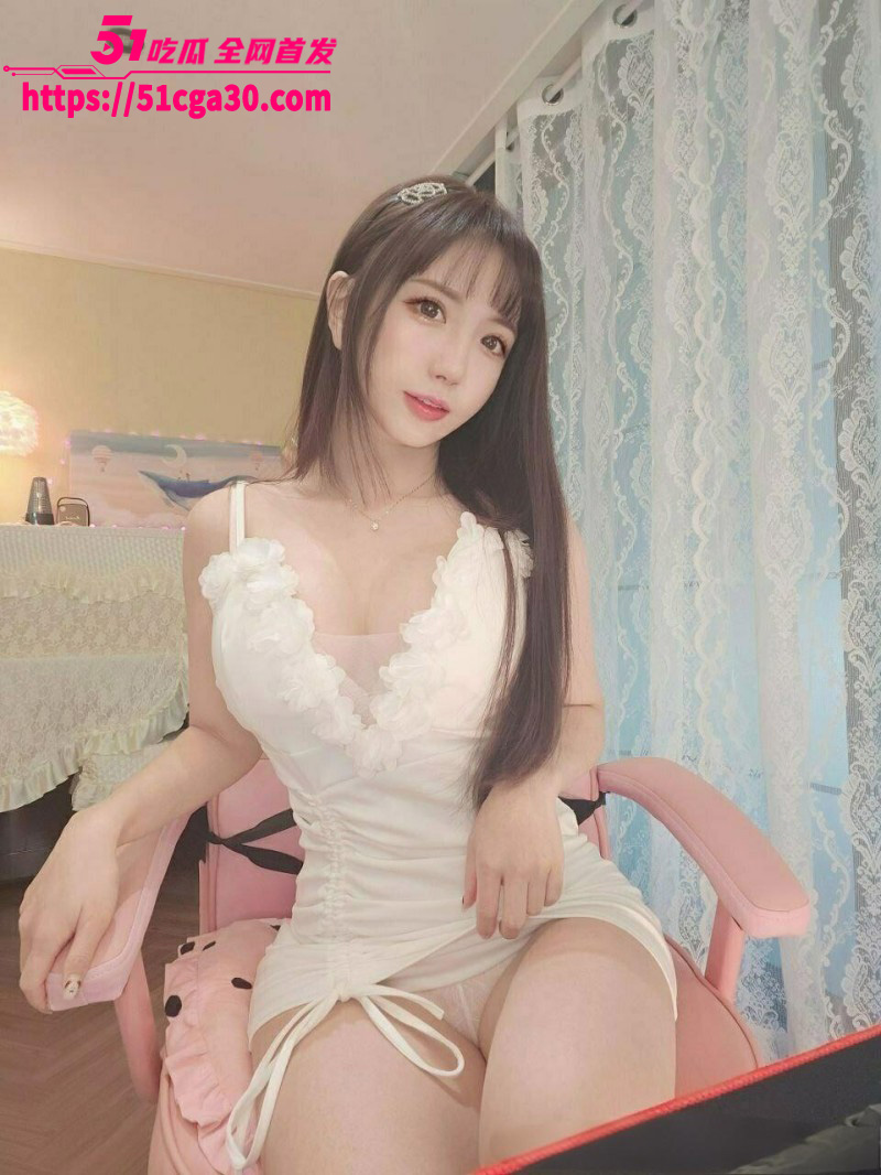韩国高质量反差情侣 bjyeoul2 福利私拍流出 露出车震激情四溢 嫩乳肥臀身材火辣至极！