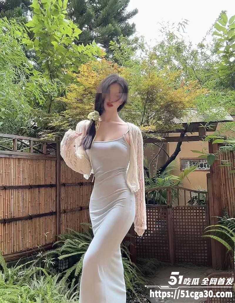 乱伦大神 与模特妹妹的日常 事隔多年重遇⼤学初恋 清纯少女早已变成⿊逼骚货！