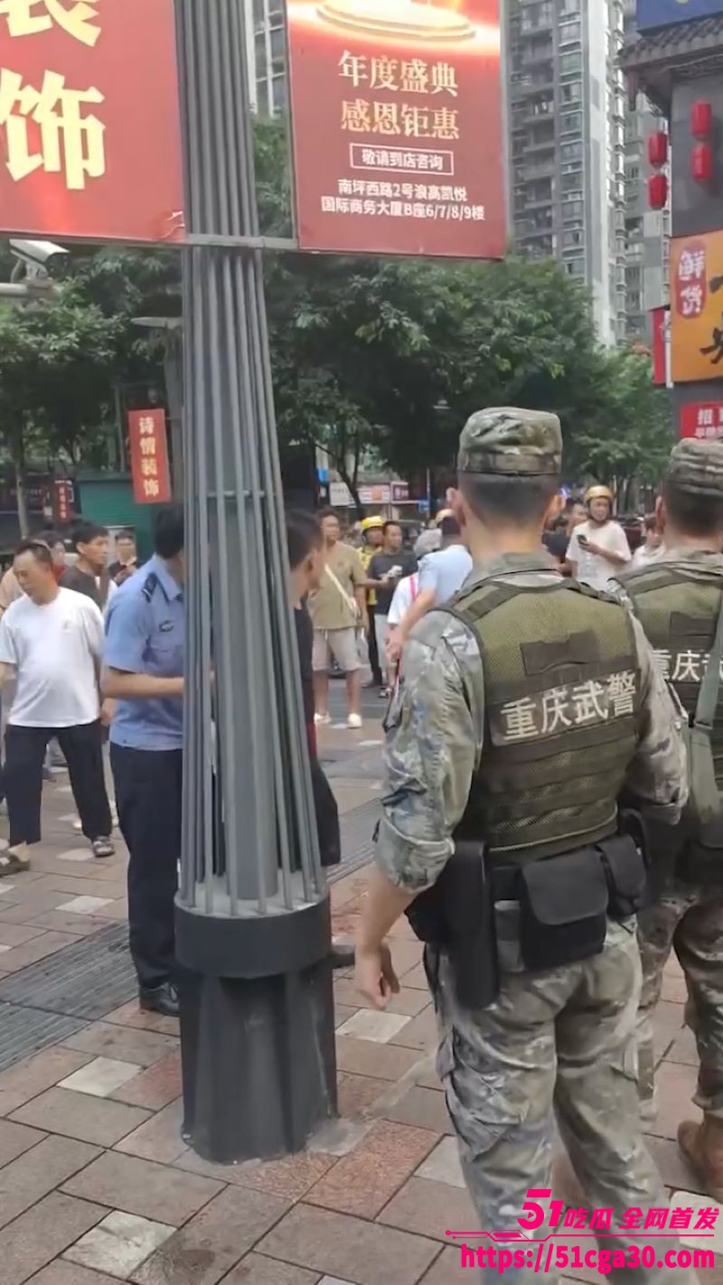 重庆南坪面馆老板持刀互砍事件 4