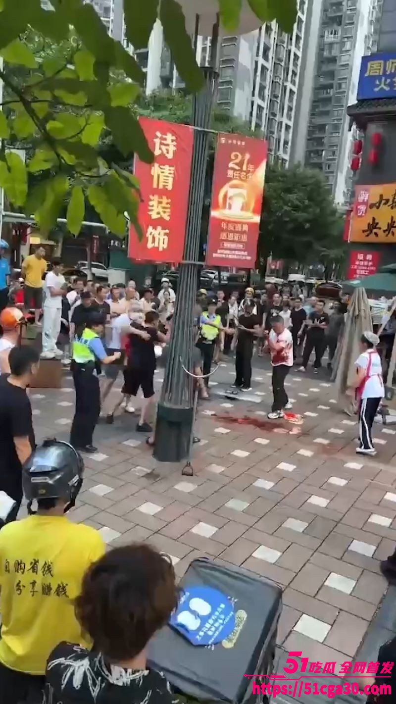 重庆南坪面馆老板持刀互砍事件 2