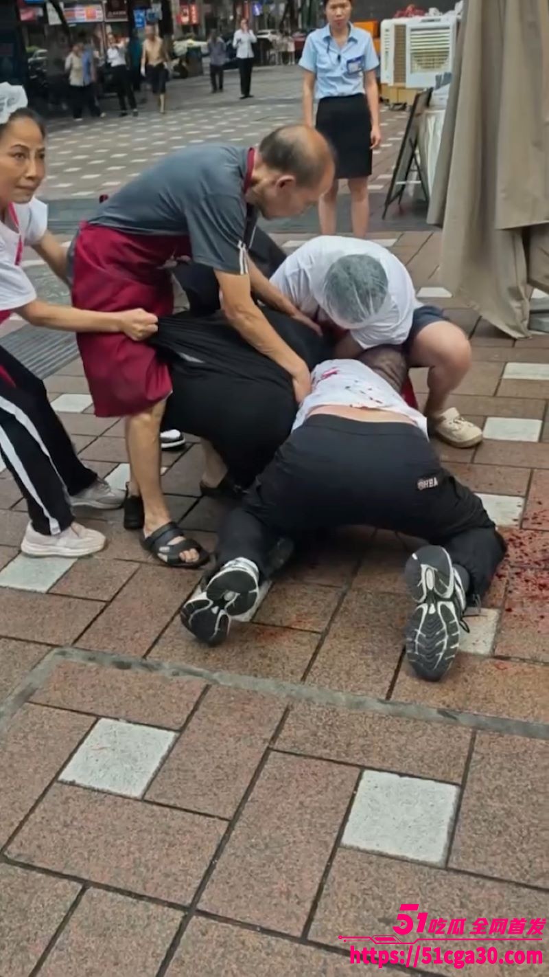 重庆南坪面馆老板持刀互砍事件 6