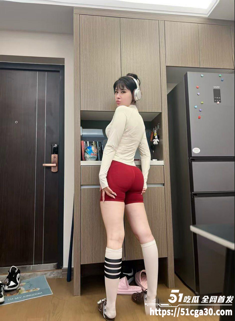 极品女大学生 群p性爱视频流出 完美身材尤物 被健身教练三洞全开3P猛操 嫩穴淫水狂喷！