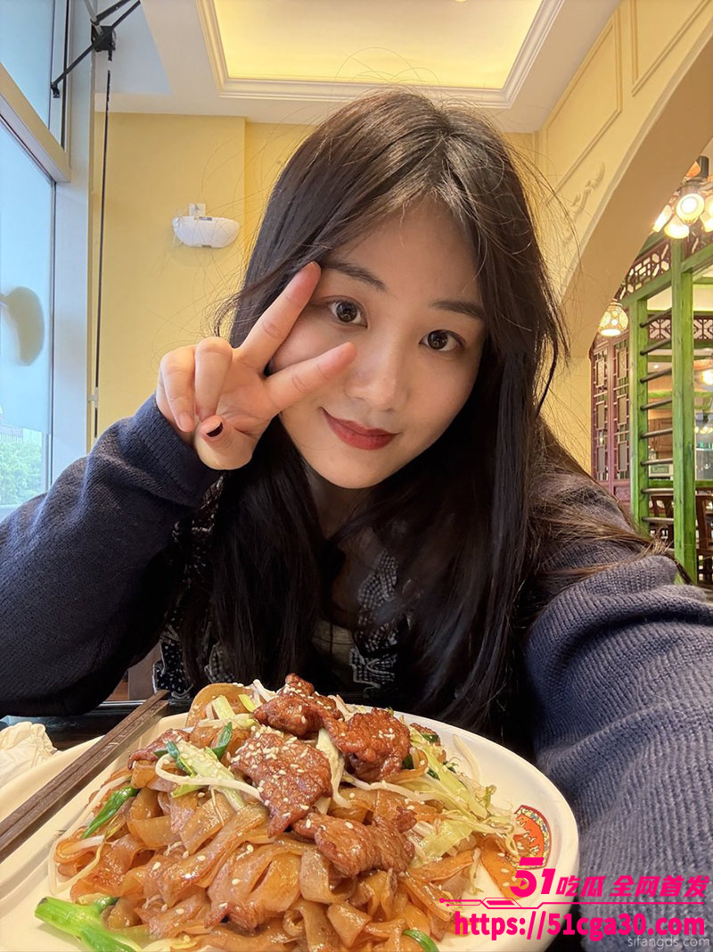 高颜值网红 依依 自拍私密视频流出 纤细长腿搭配各种丝袜 白嫩肉体全裸展现顶级诱惑！