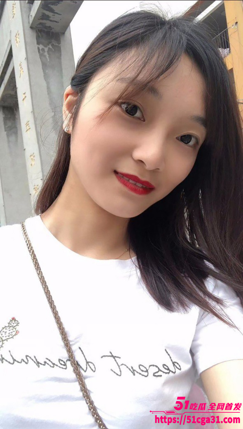 南京市中学英语老师 夏宁莹 做爱视频流出 超绝的口技让情人欲罢不能 极品美乳超级亮眼！