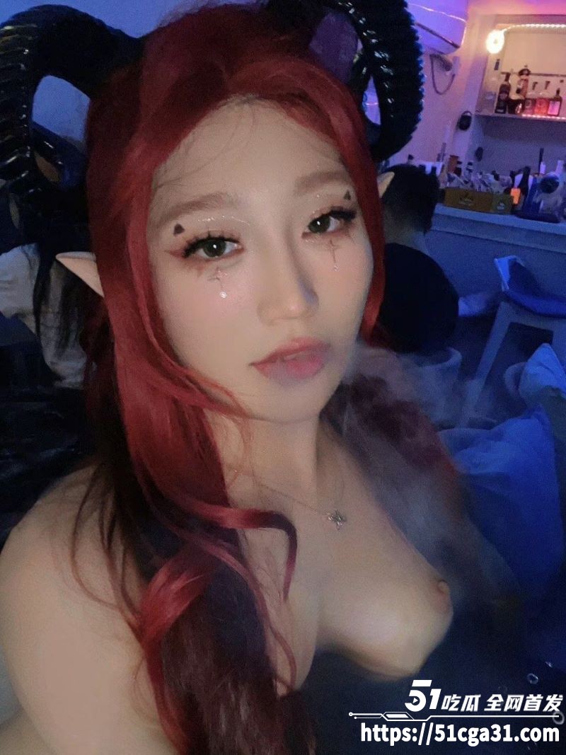 上海浦东母狗 张慧莲 性爱视频曝光 巨乳肥臀身材火辣 骑乘式猛烈扭腰 狂野惊人！