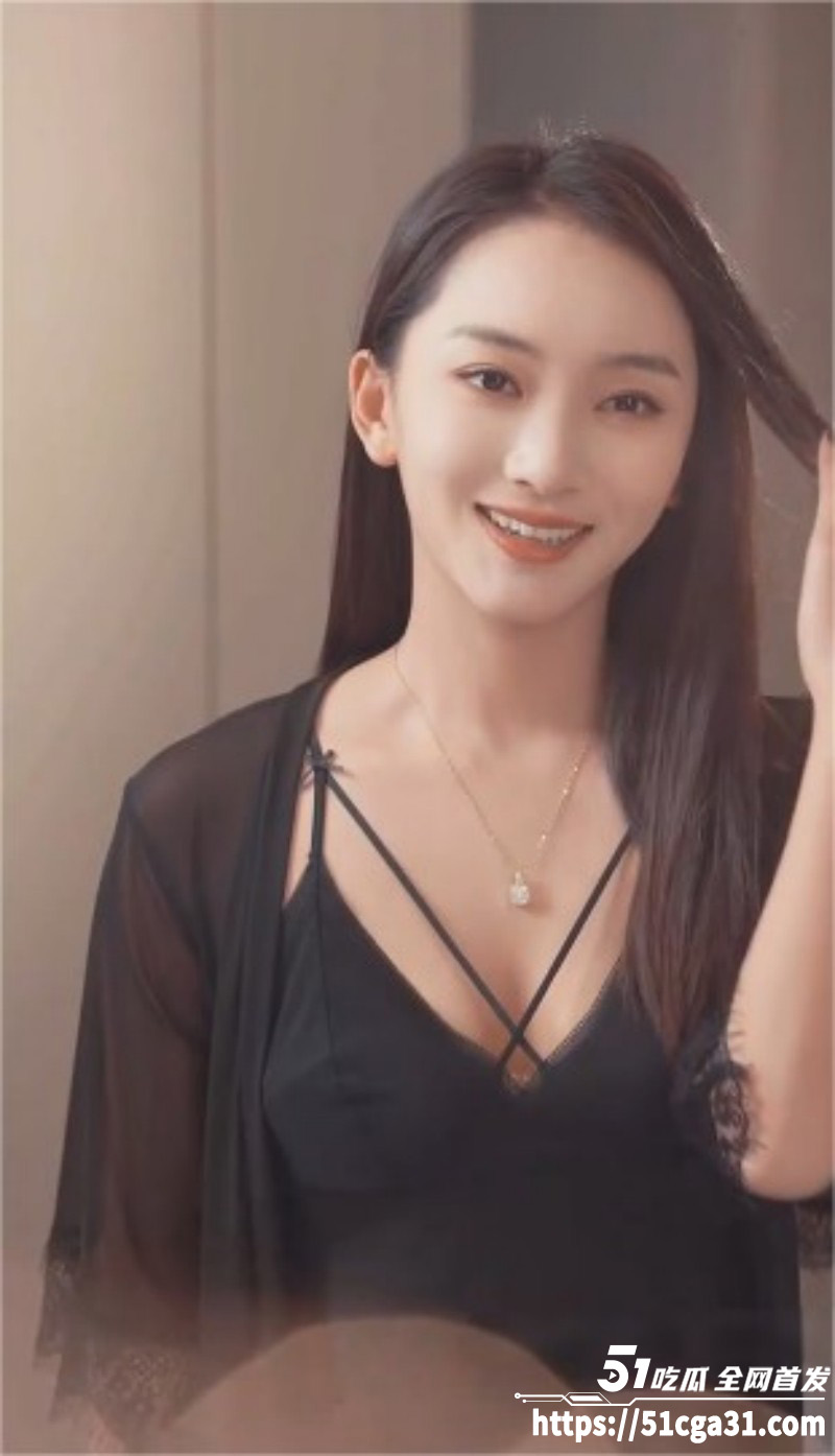 擦边短剧《职场新豪》卑微打工人发现风骚女总监与老板偷情 偷拍要挟后意外成功逆袭人生！