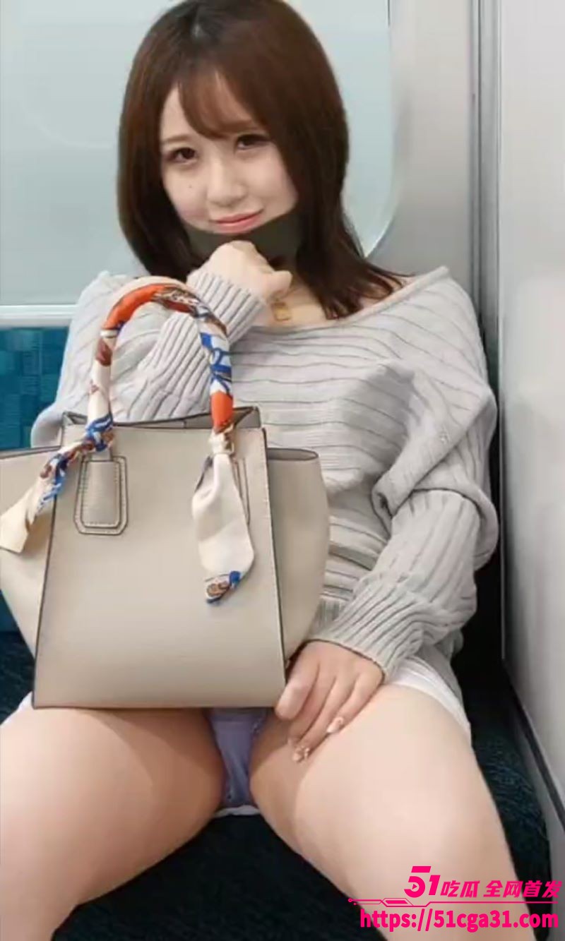 高颜值韵味十足的人妻美少妇 被跟拍裙下风光 性感内裤若隐若现 让人心痒难挠！