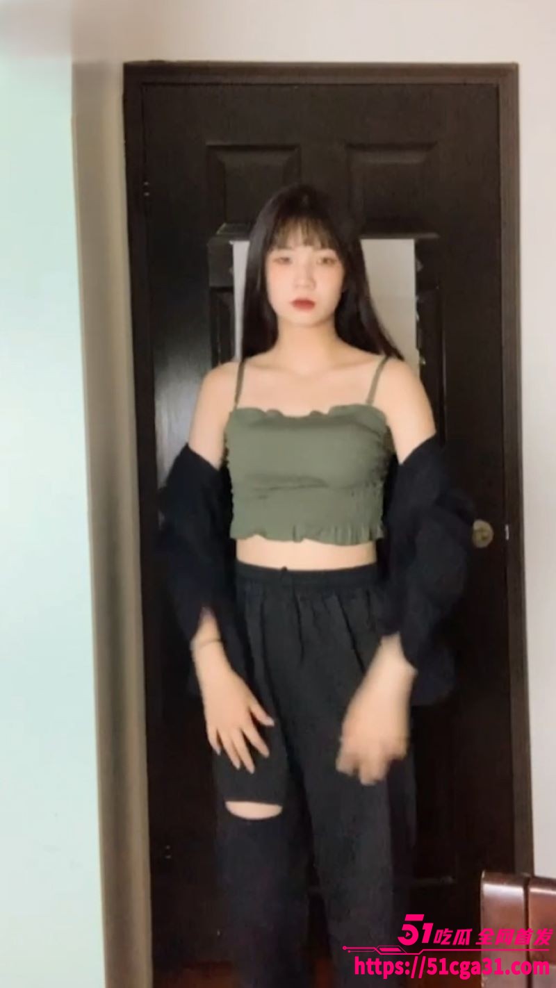 台湾甜妹 李轩怡 裸体面试视频曝光 近距离展示白嫩酮体 美乳嫩穴诱惑十足！
