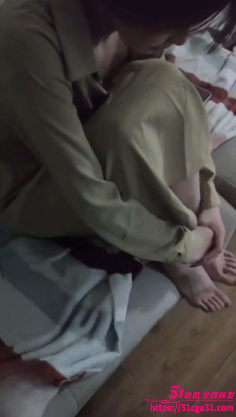 海角乱伦大神 我和妹妹的故事 新作 安慰失恋妹妹的 结果成了我和她的第一次解逅！