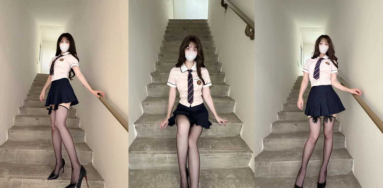 海角乱伦大神 奶气草莓 新作来袭 女儿一边用手机和男朋友玩狼人杀 一边被老爹爆操高潮喷水 对白超淫当！