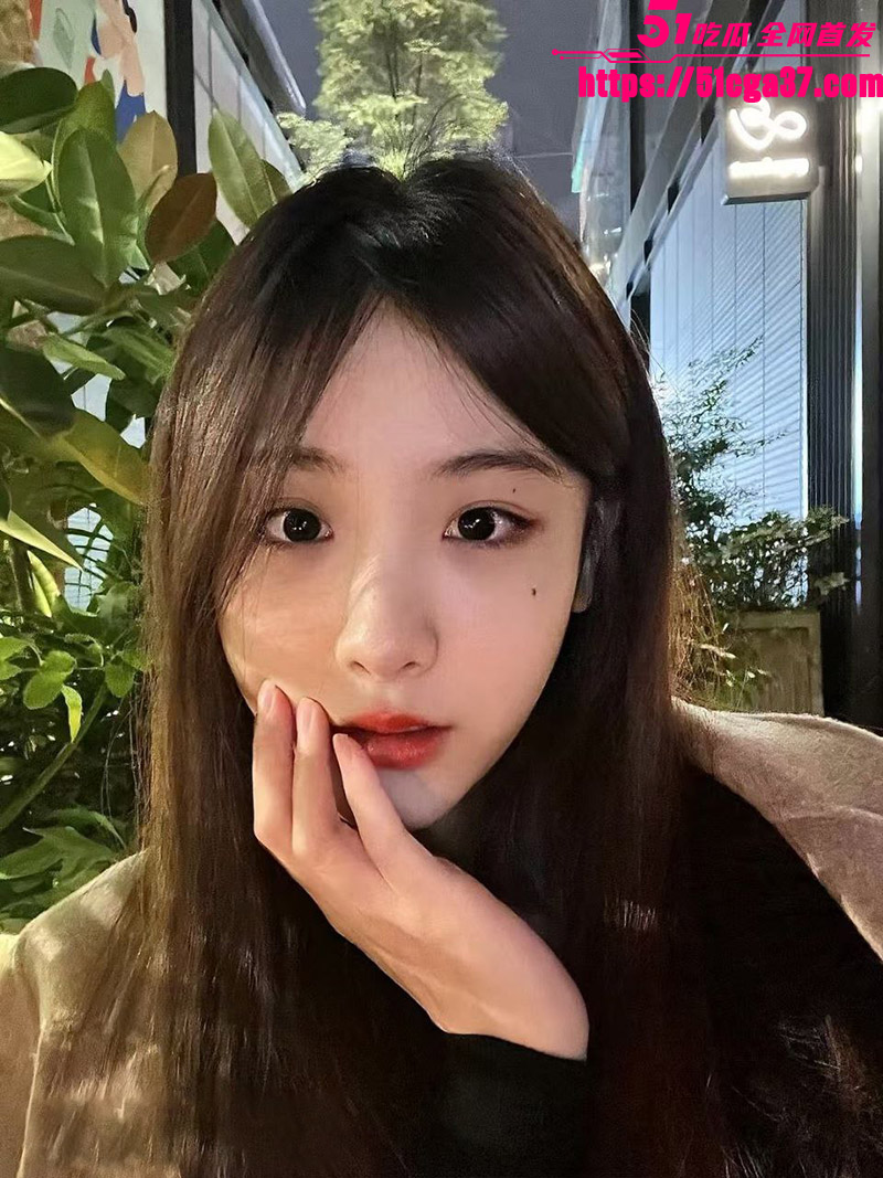 青岛性感美女 佟晴儿 不雅视频流出 完美身材前凸后翘 无套后入上位骑乘 尽显淫荡姿态！