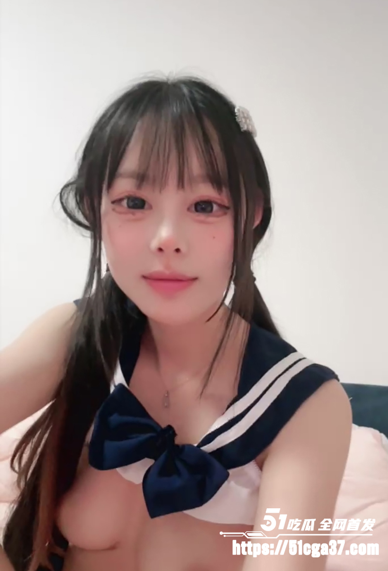 清纯学生少女 六六 跟男友做爱直播捞金 巨乳翘臀反差十足 各种视角欣赏大肉棒猛插馒头嫩穴！