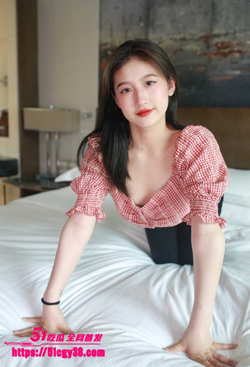 希威社极品女神彤彤大尺度私拍套图 2 拷贝