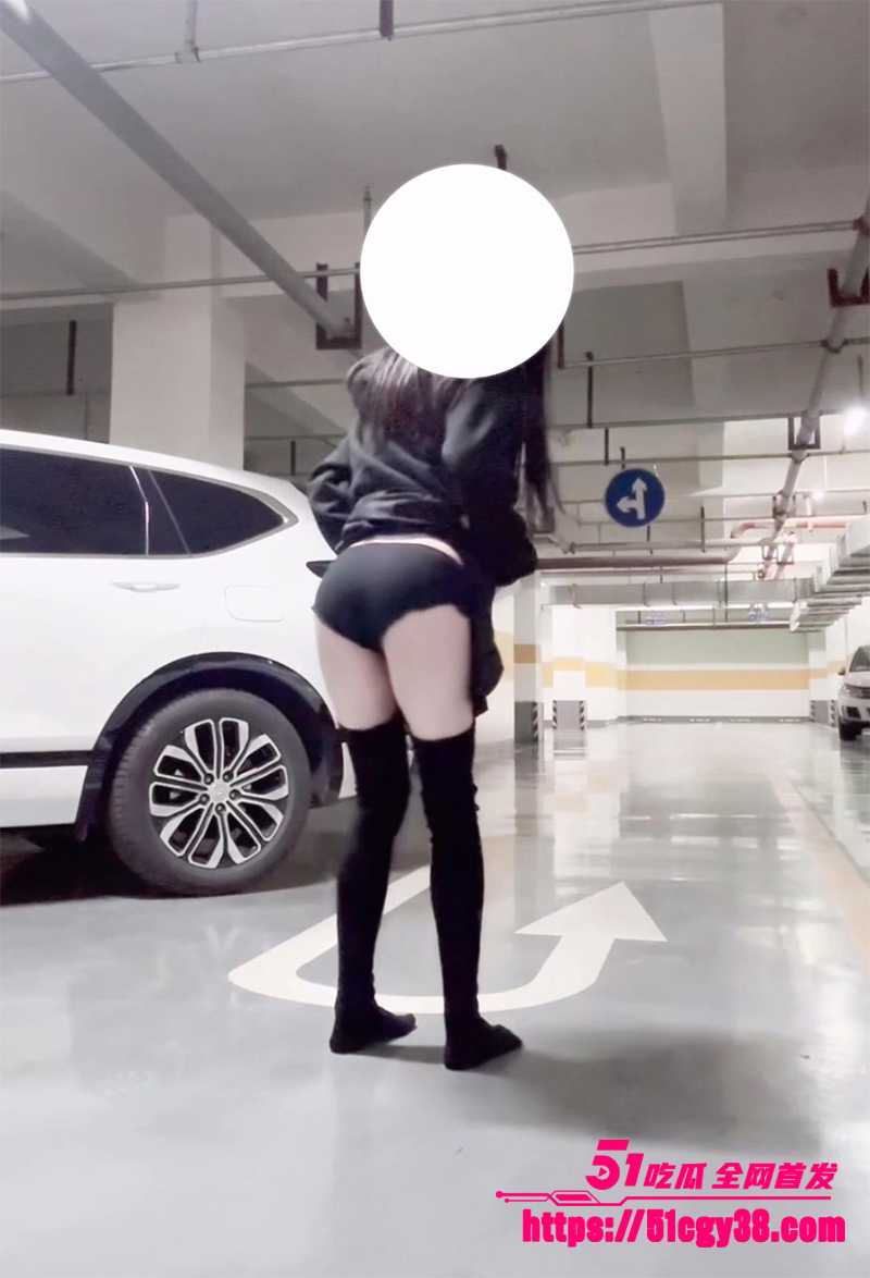 极品福利姬 你的苏幸 地下停车场各种淫荡露出 用吸附假屌狂插自慰 当街全裸惊呆路人！