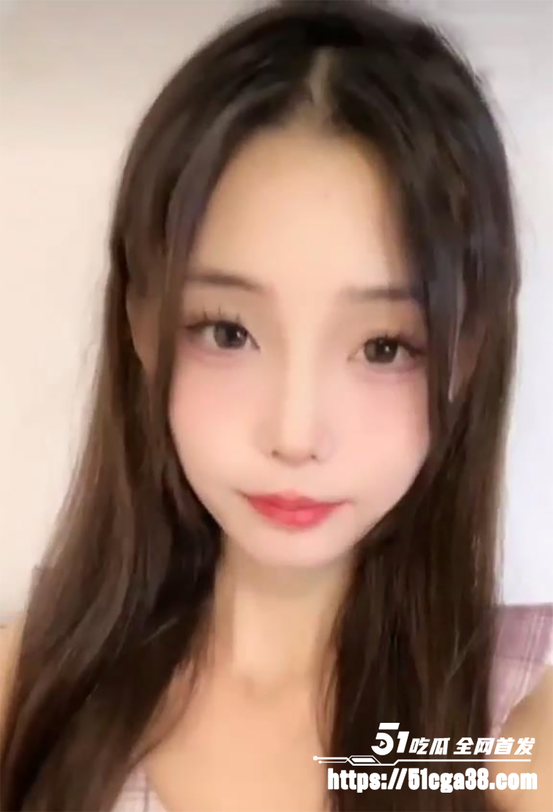 超清纯少女 小美 和金主 裸聊视频流出 高挑尤物穿情趣JK装 完美露脸揉奶抠穴玩自慰 假屌狂插嫩逼！