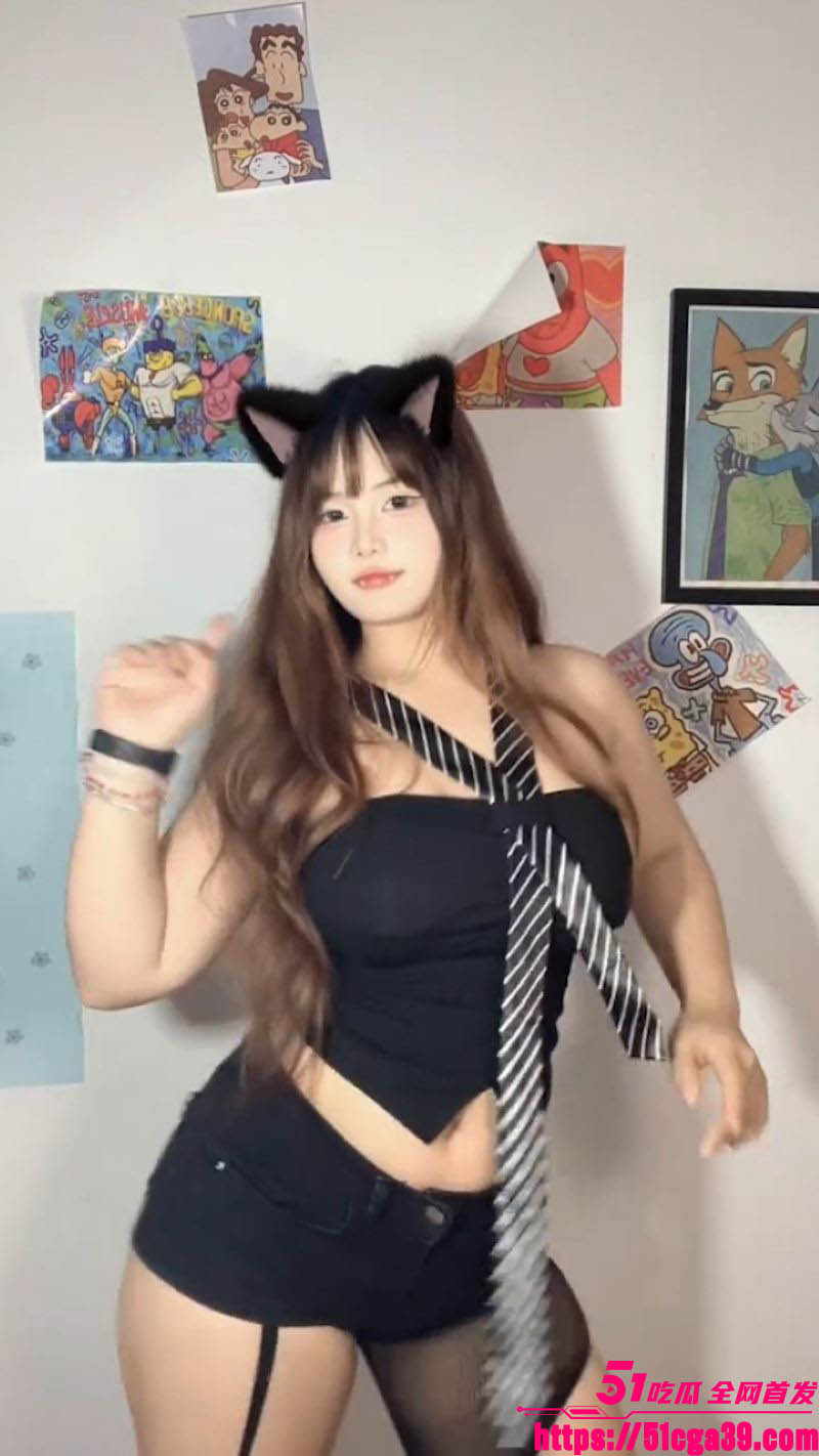 快手才艺主播 疯狂小豹 定制全裸抖奶 E杯巨乳晃动乳波乱飞 扭动细腰肥臀 视觉冲击拉满！