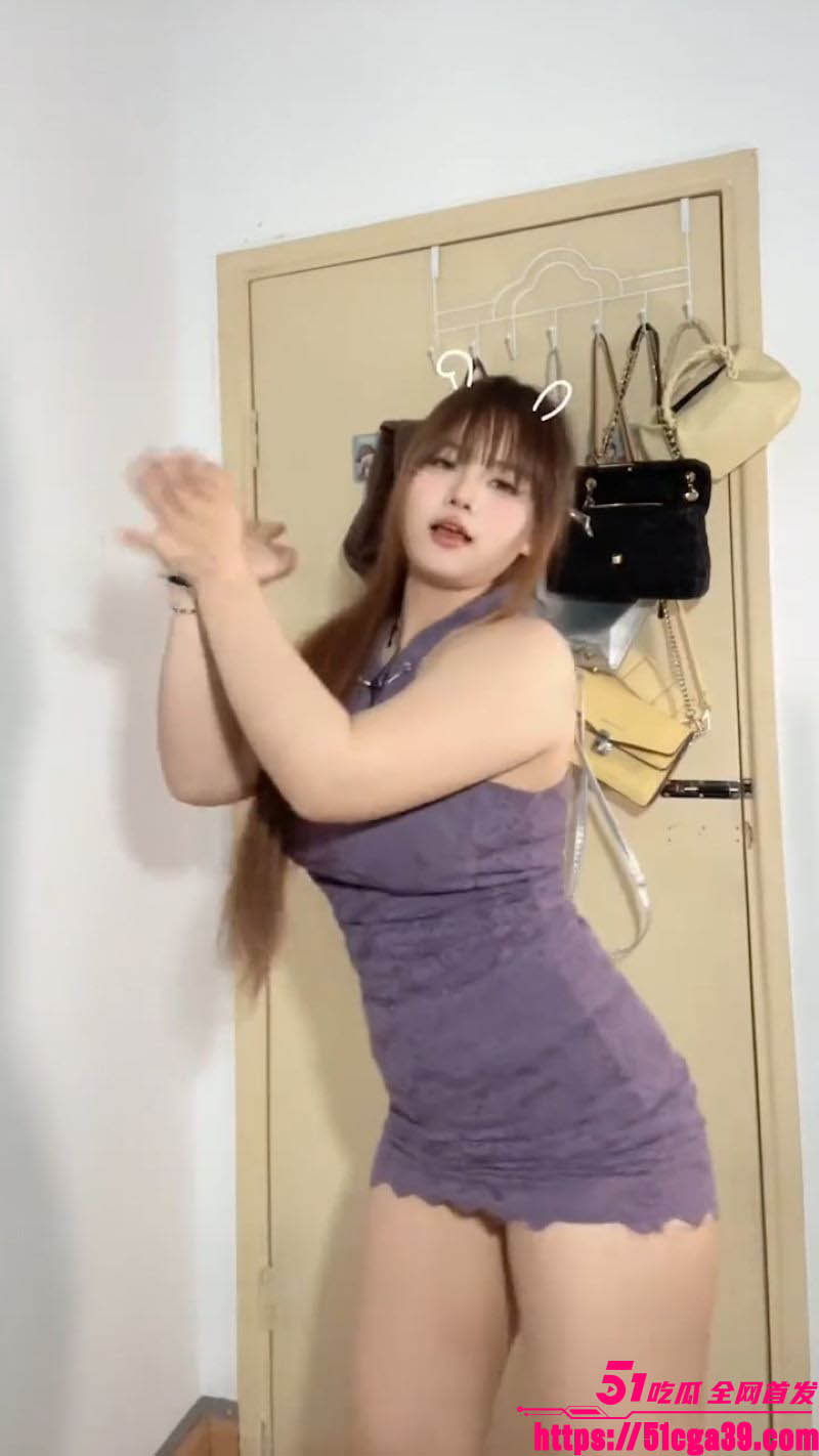 快手巨乳女大学生疯狂小豹定制全裸抖奶 3