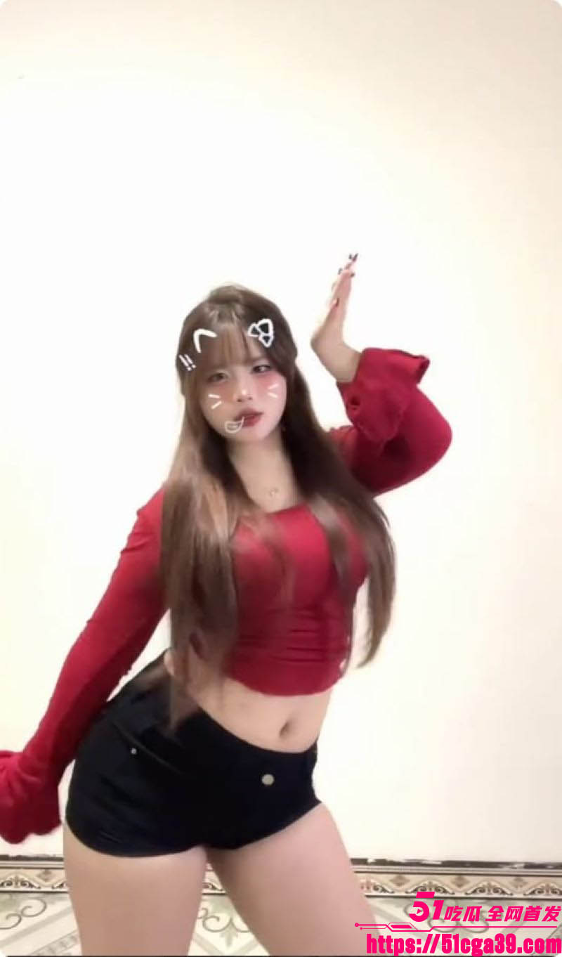 快手巨乳女大学生疯狂小豹定制全裸抖奶 6