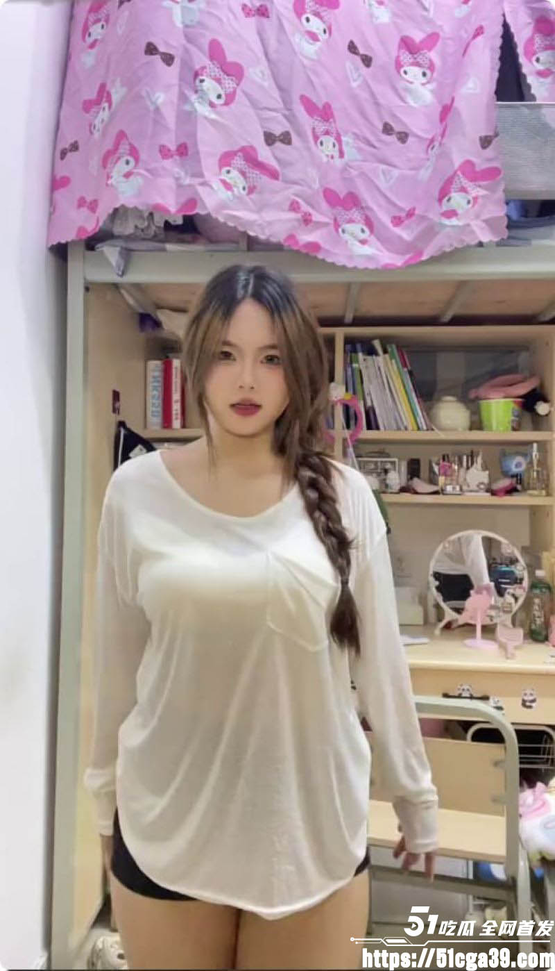 快手巨乳女大学生疯狂小豹定制全裸抖奶 7