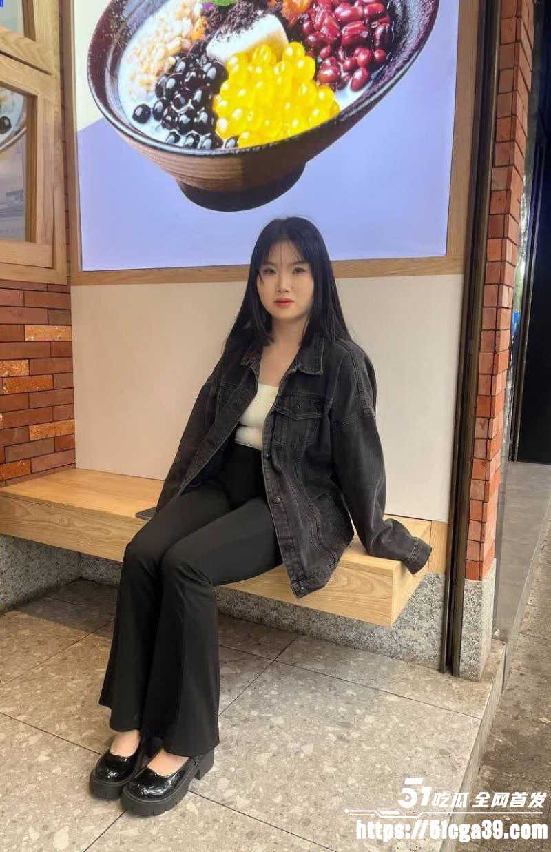 广东00后微胖母狗 宋绮玉 分手后被男友泄密私拍 丰腴身材露脸交合 阴毛浓密性欲极强！