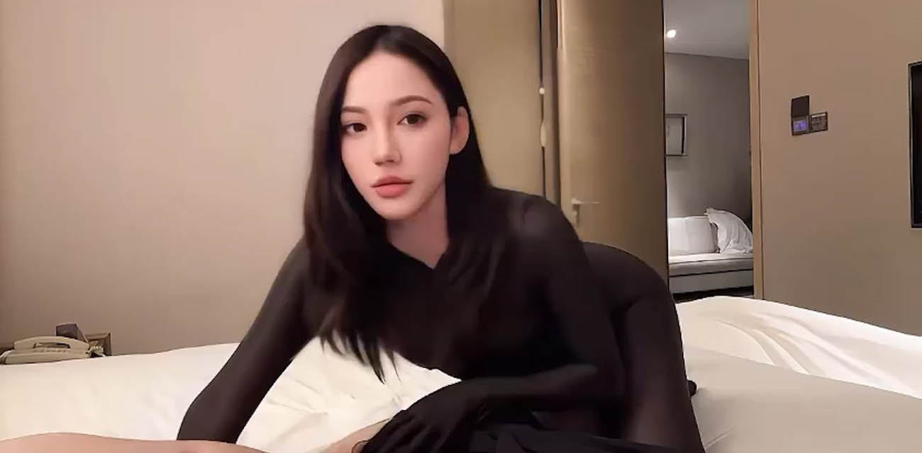 超高颜值美艳娇妻性爱视频泄密！老公旁观撸鸡巴 老婆大开双腿被打桩爆操 尽显淫荡本性！