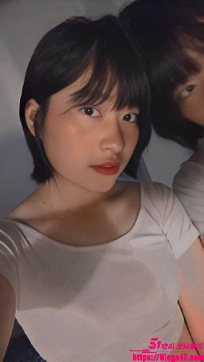 反差婊母狗洪晓婕被人渣忽悠自拍露脸全裸照 2