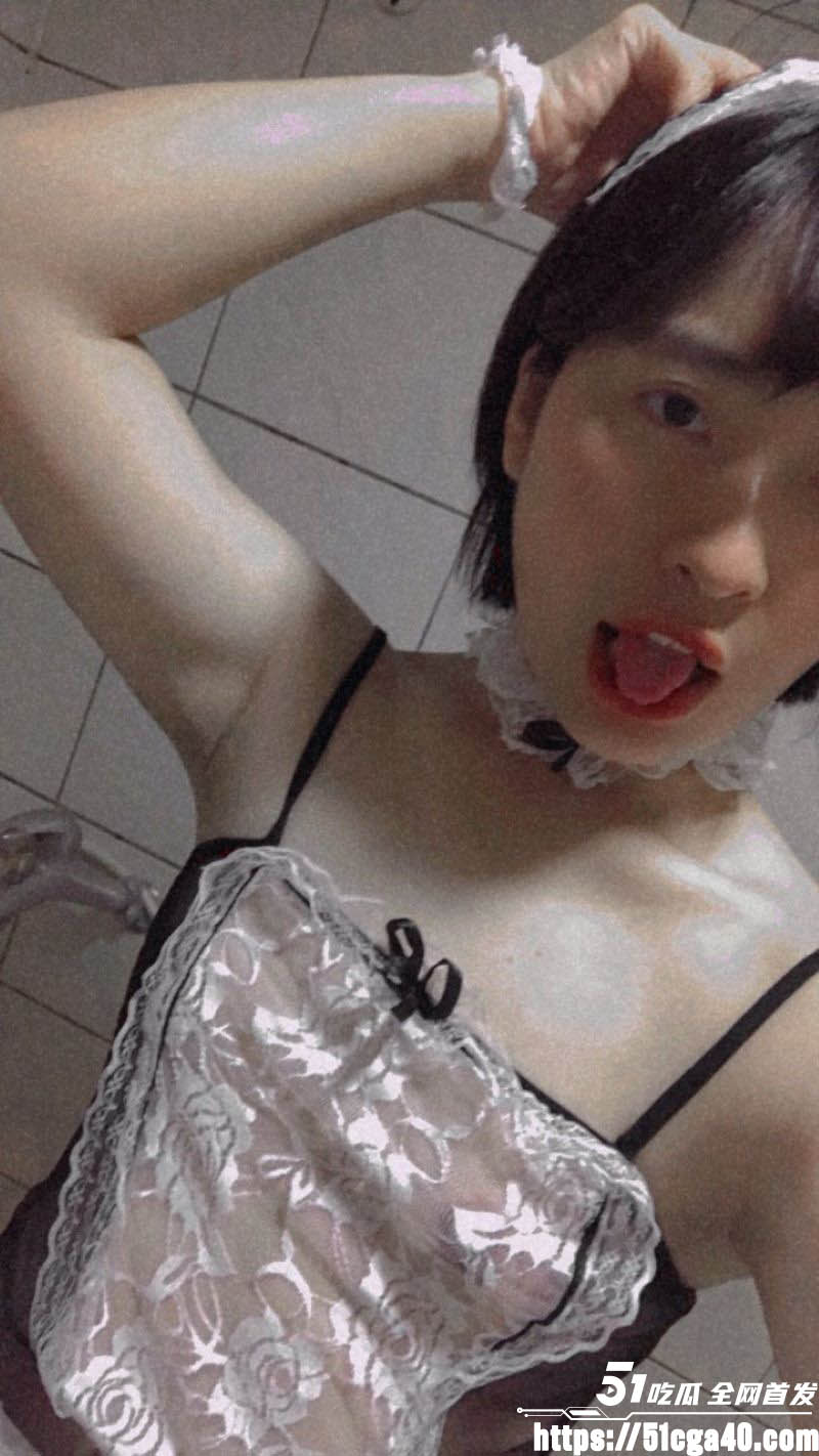 反差婊母狗洪晓婕被人渣忽悠自拍露脸全裸照 3