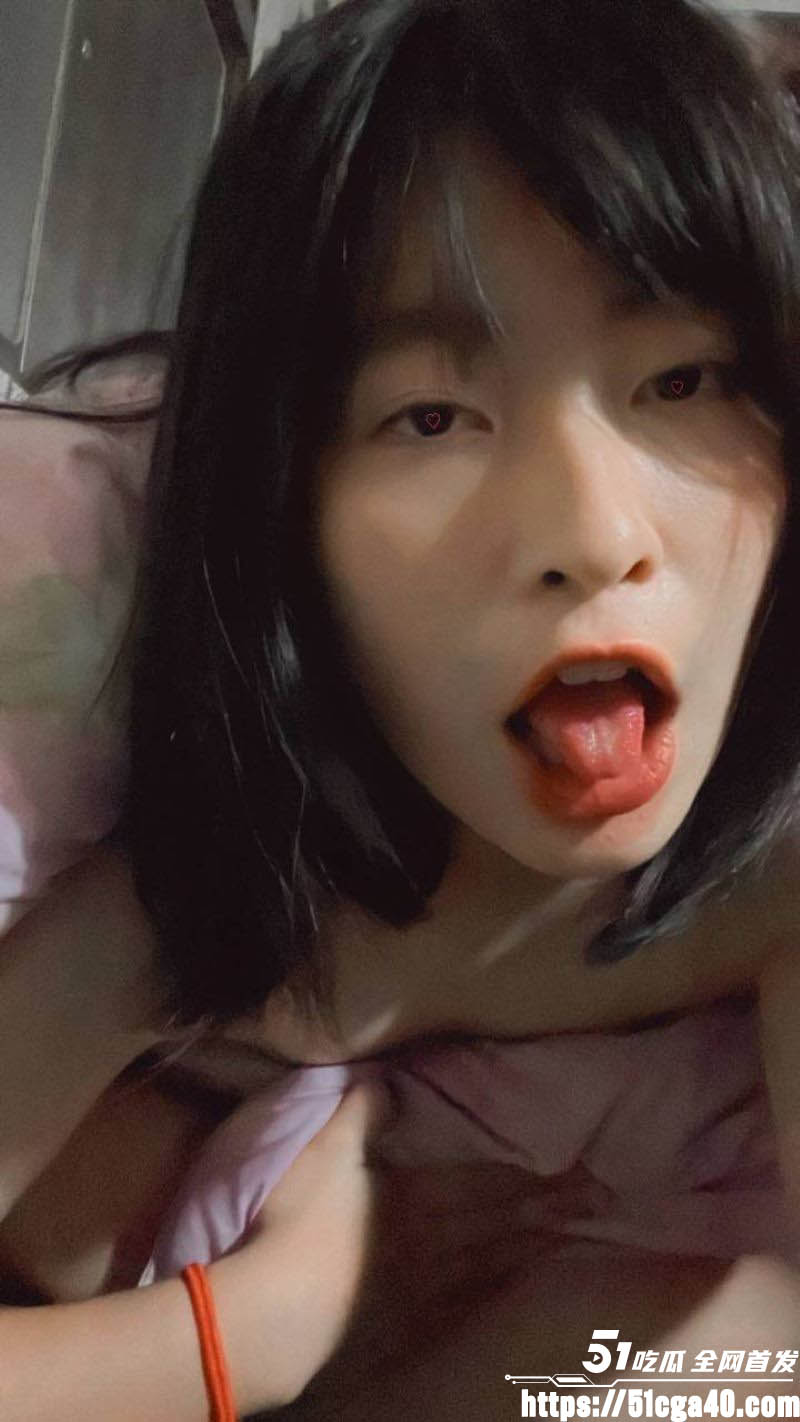 反差婊母狗洪晓婕被人渣忽悠自拍露脸全裸照 5