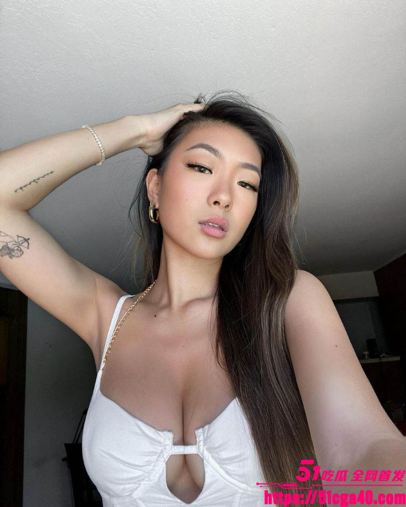 极品巨乳华侨模特Gloria自慰啪啪视频流出 3
