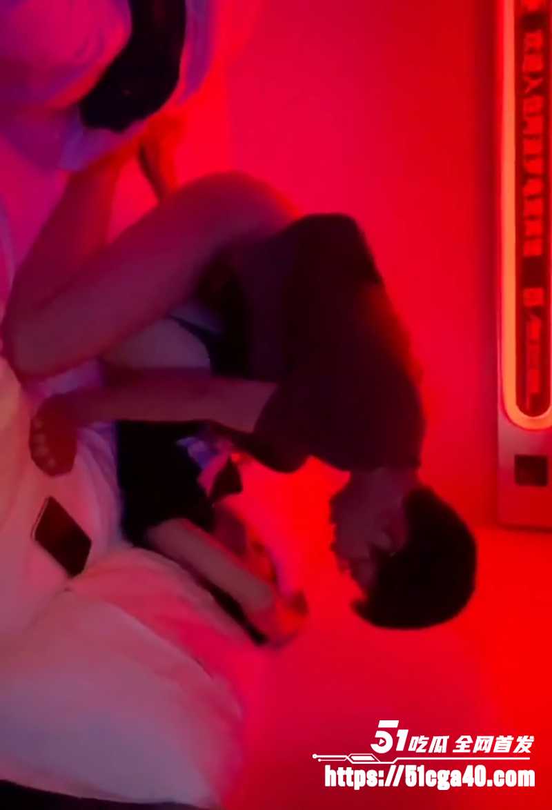 大学姐妹花反差精神小妹调教视频流出9拷贝