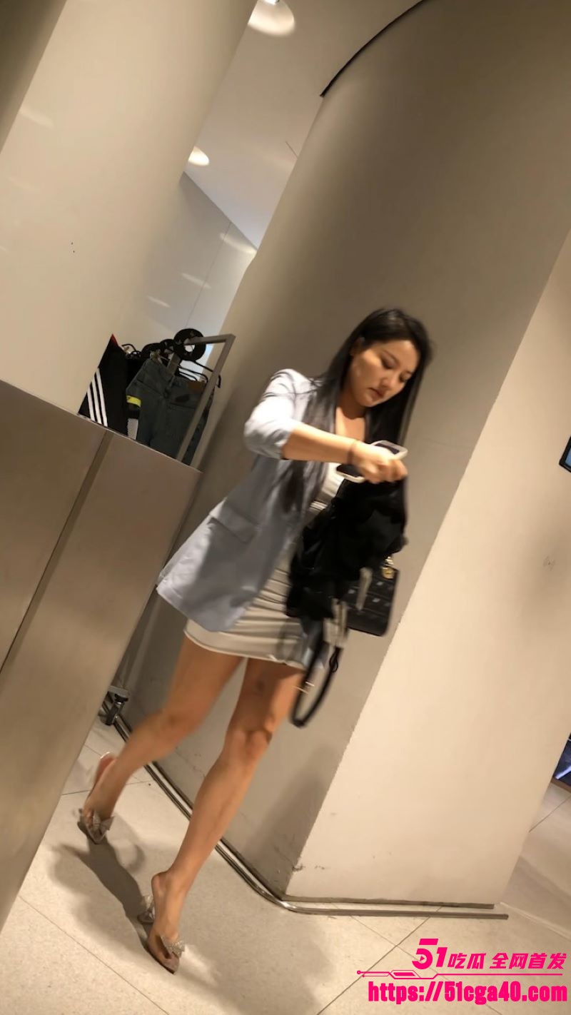 极品少妇逛街被抄底偷拍视频曝光 2